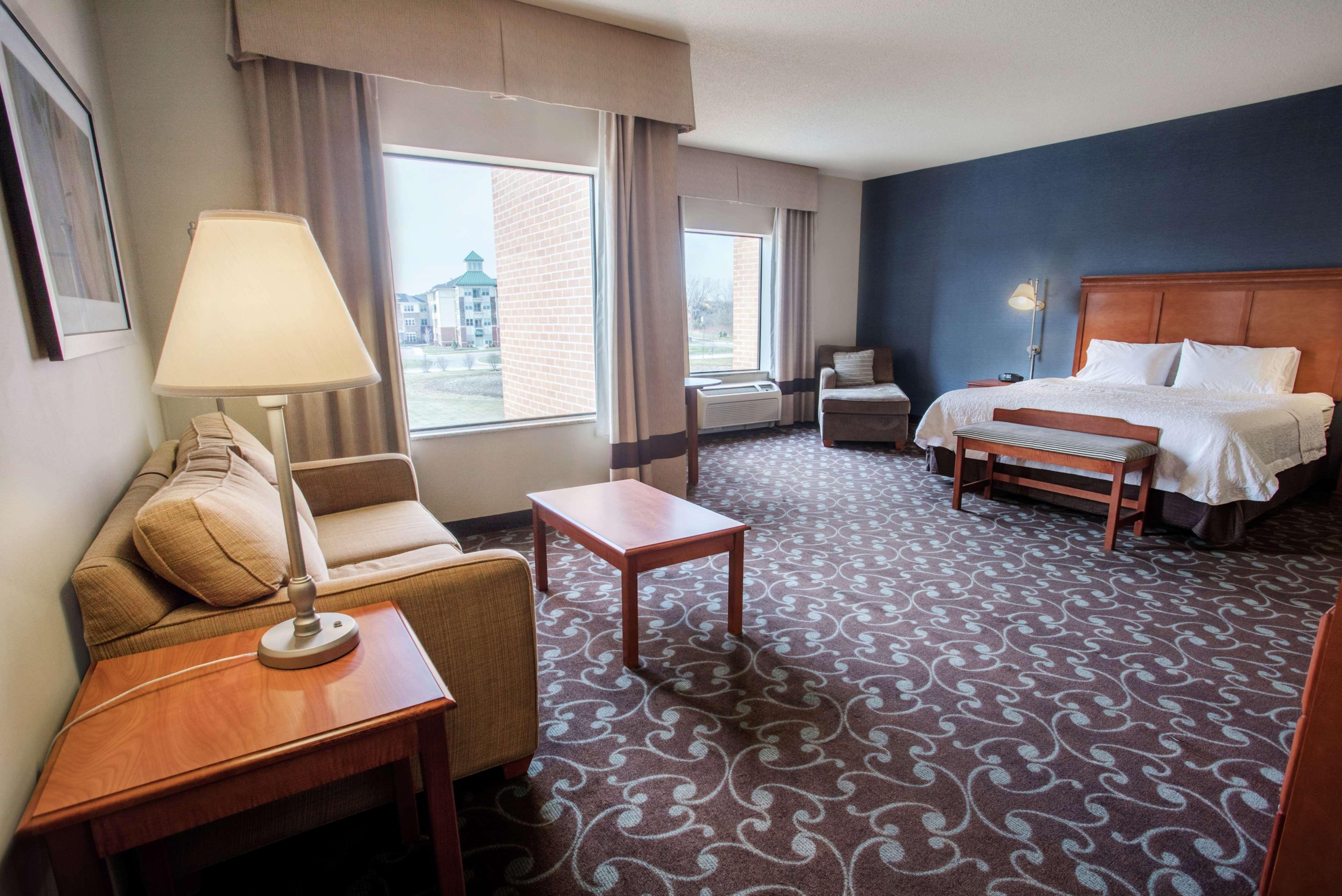 Hampton & Chicago Hotel
