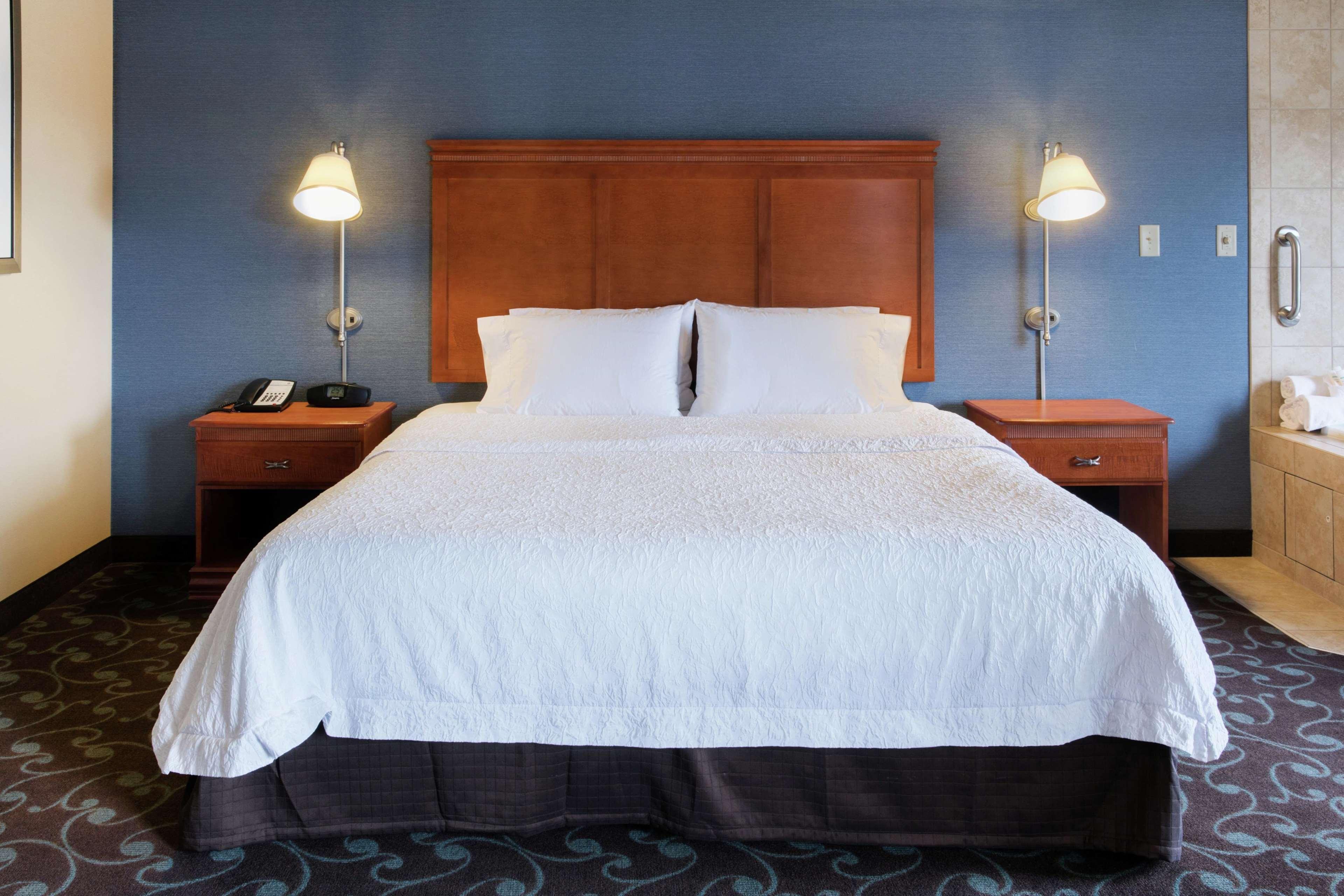 Hampton & Chicago Hotel
