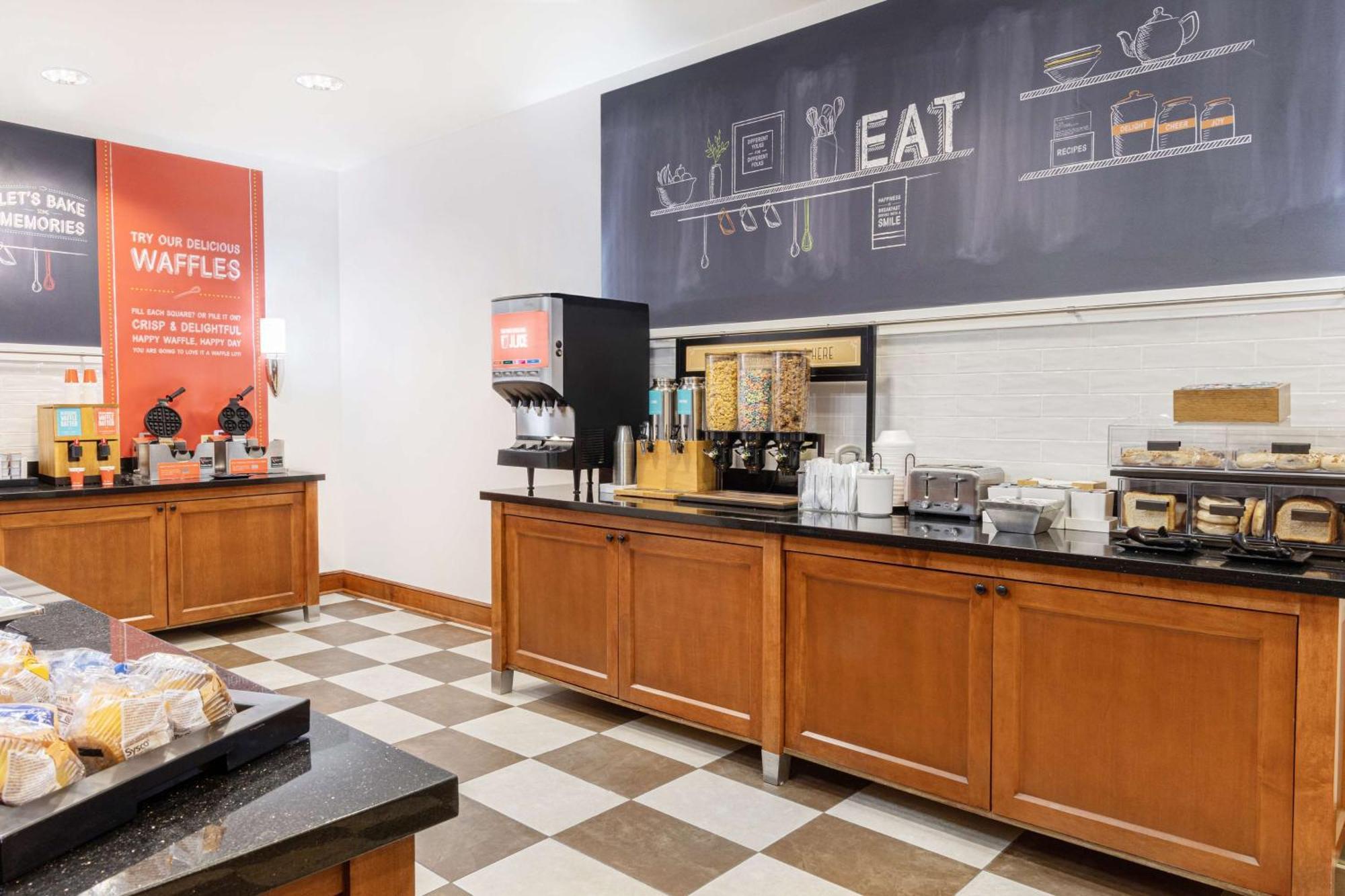 Hampton & Chicago Hotel 3*