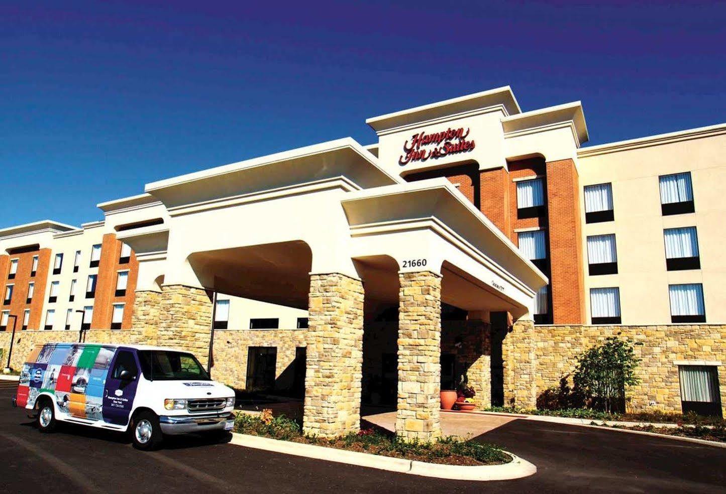 Hampton & Chicago Hotel 3*
