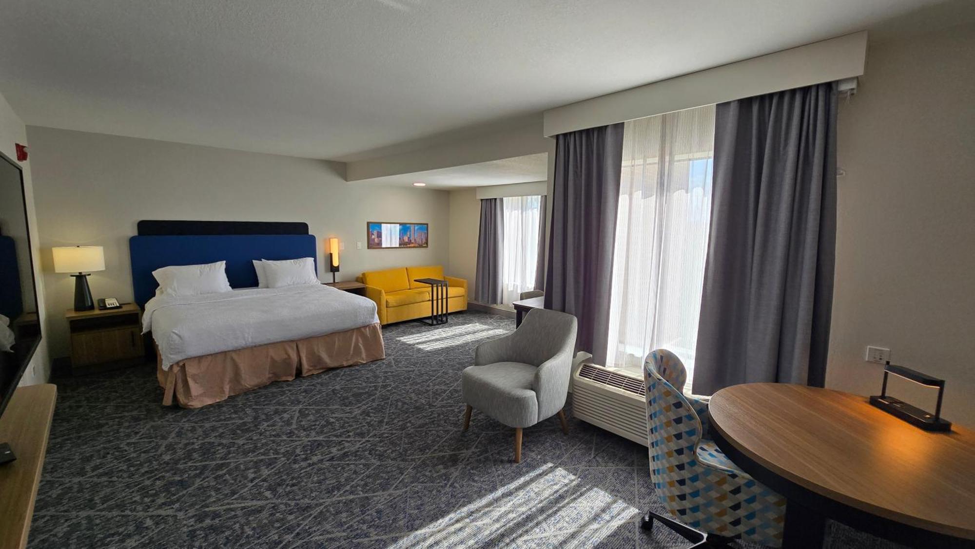 Hampton & Chicago Hotel 3*